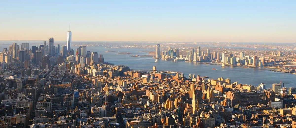 U.S. Retailers See Strong Holiday Sales Despite Economic Headwinds